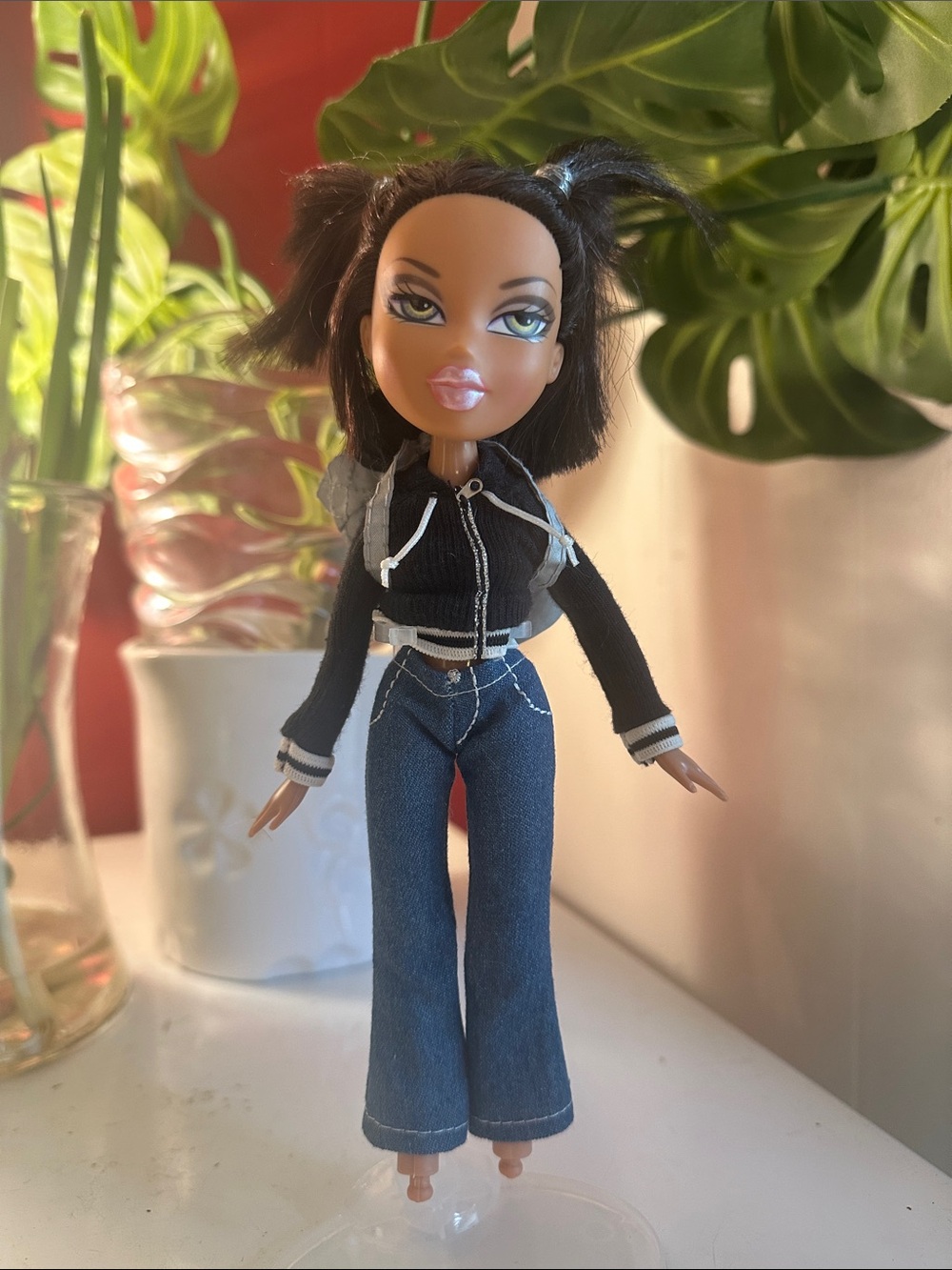 Vintage Yasmin Bratz Doll with Black Jacket Blue Jeans & Backpack